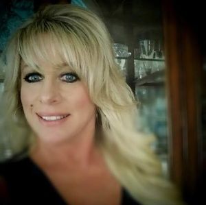 Meet your Posher, Eva